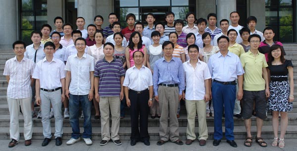 公司部分員工合影